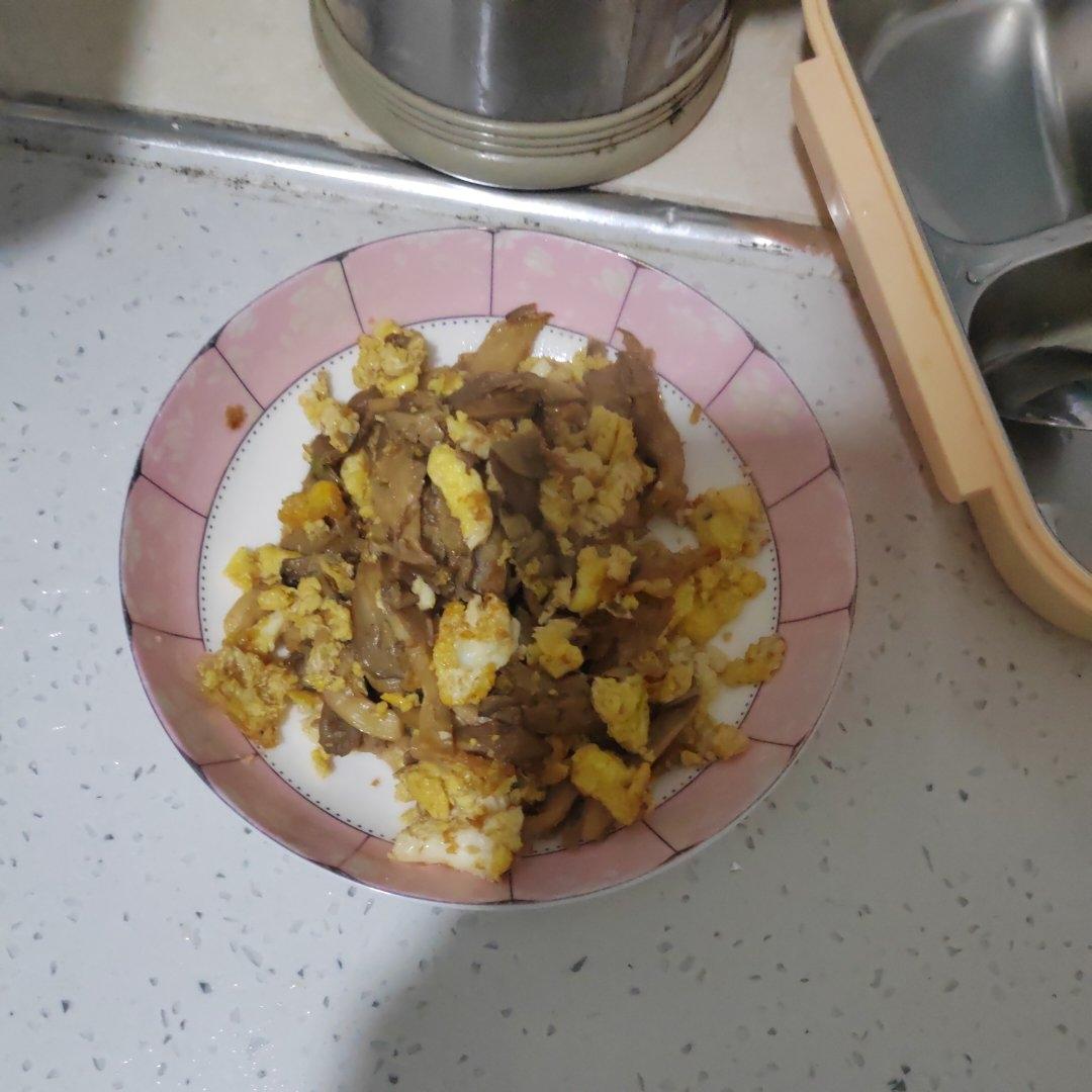蘑菇炒鸡蛋	平菇这样炒，鲜美无比巨好吃