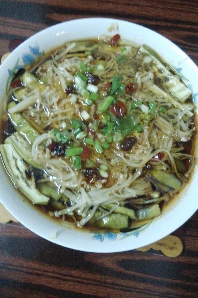 金针菇蒸茄子