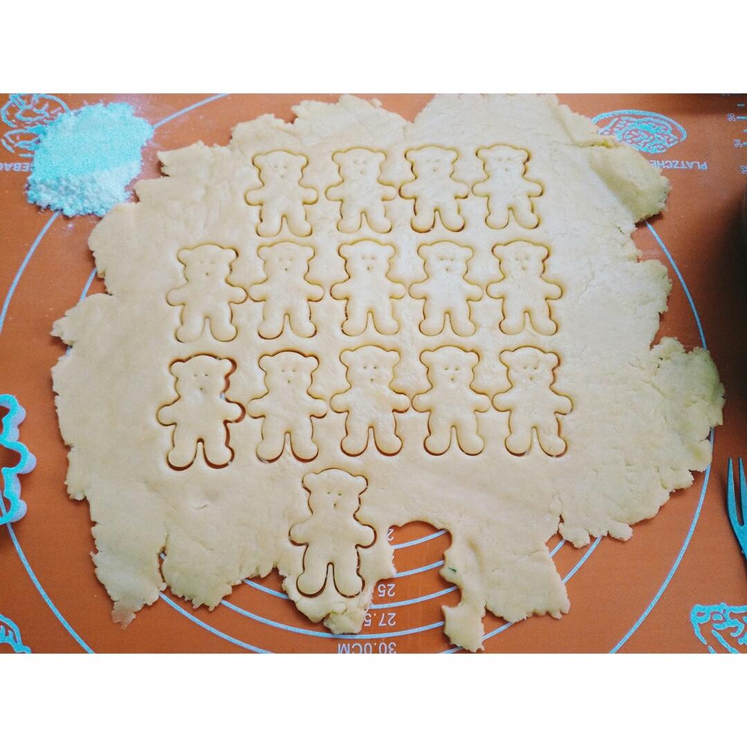 抱杏仁的小熊（造型饼干）