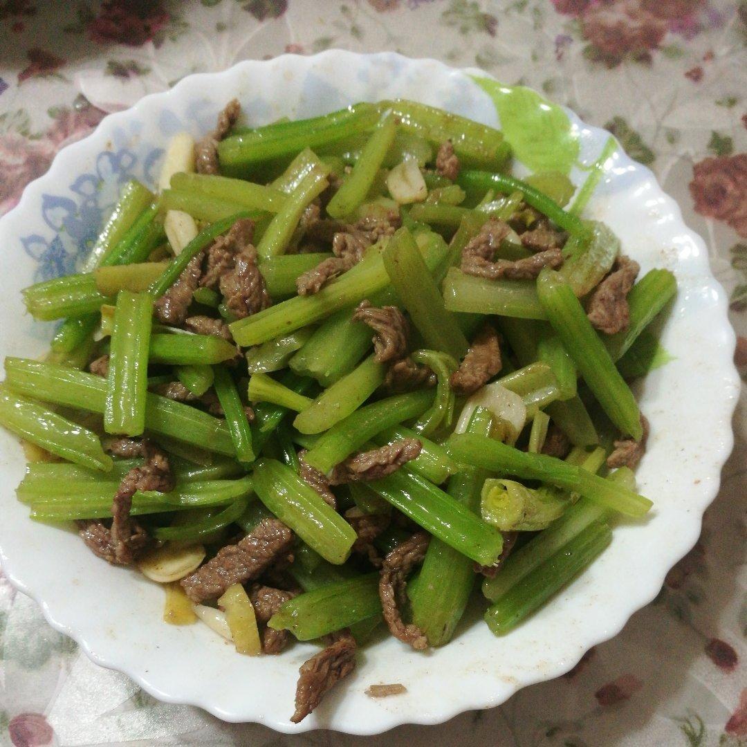 牛肉炒西芹