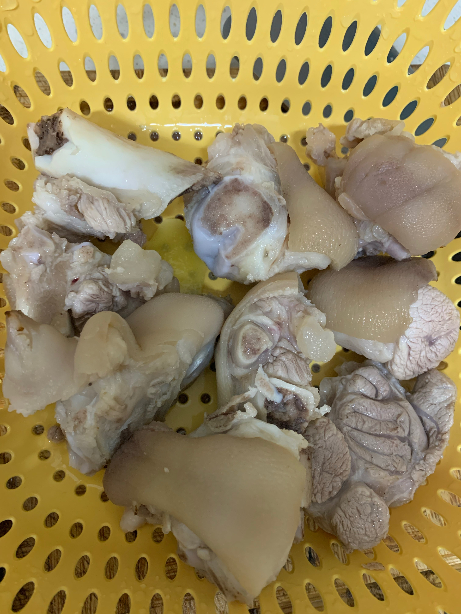 黄豆焖猪脚砂锅版的做法 步骤5