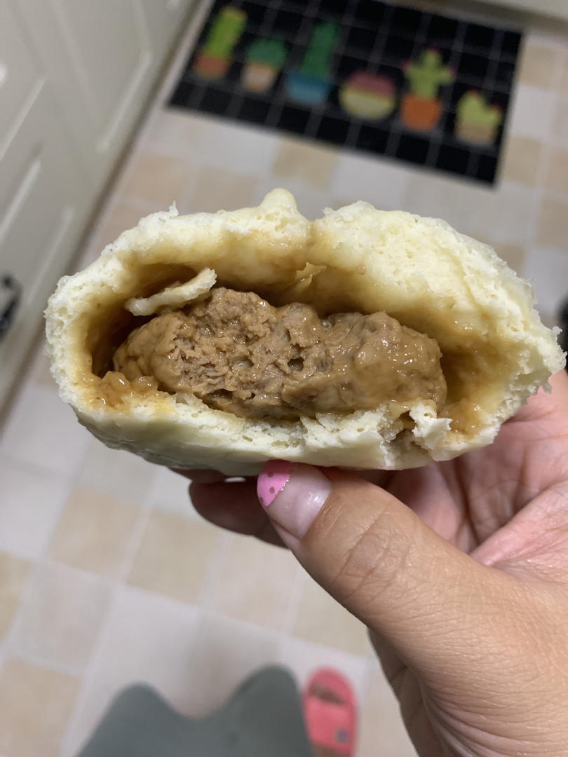 松软多汁的肉包子