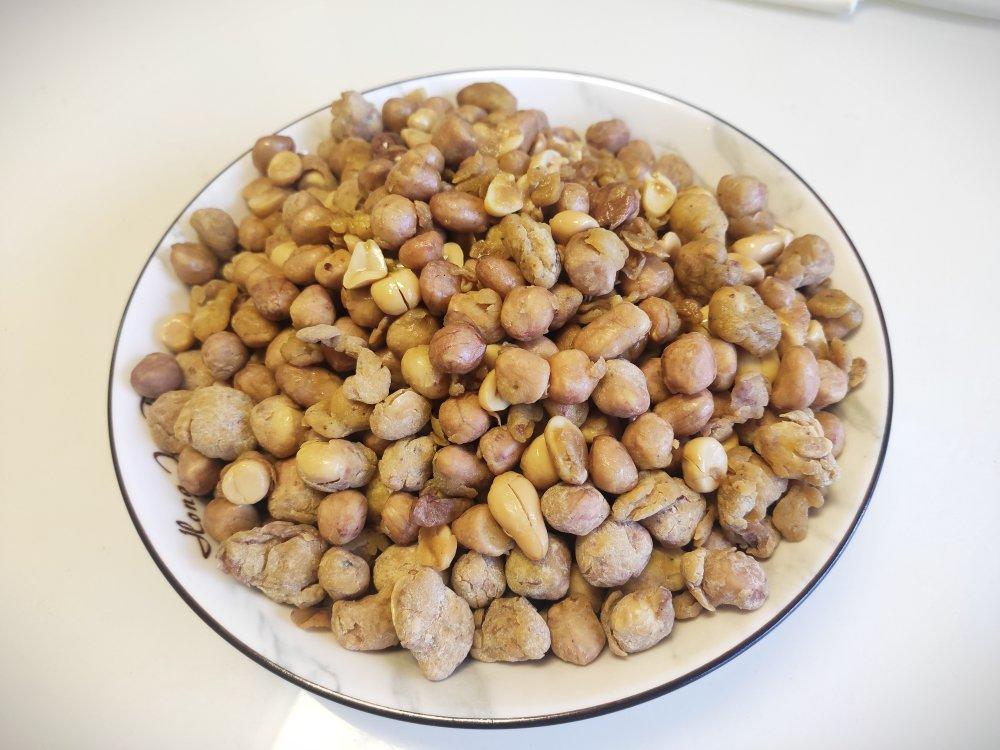 厨师长教你：“脆皮花生米”的家常做法，香辣酥脆味道很赞，收藏