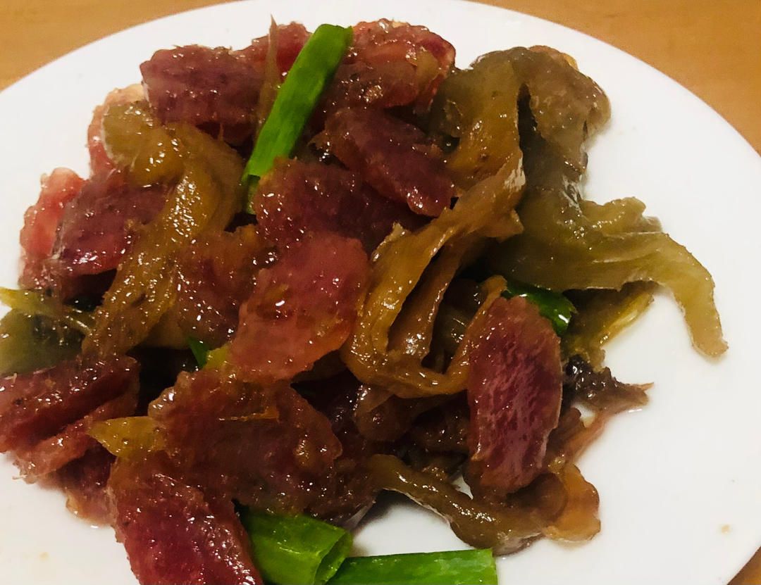 酸菜炒腊肠