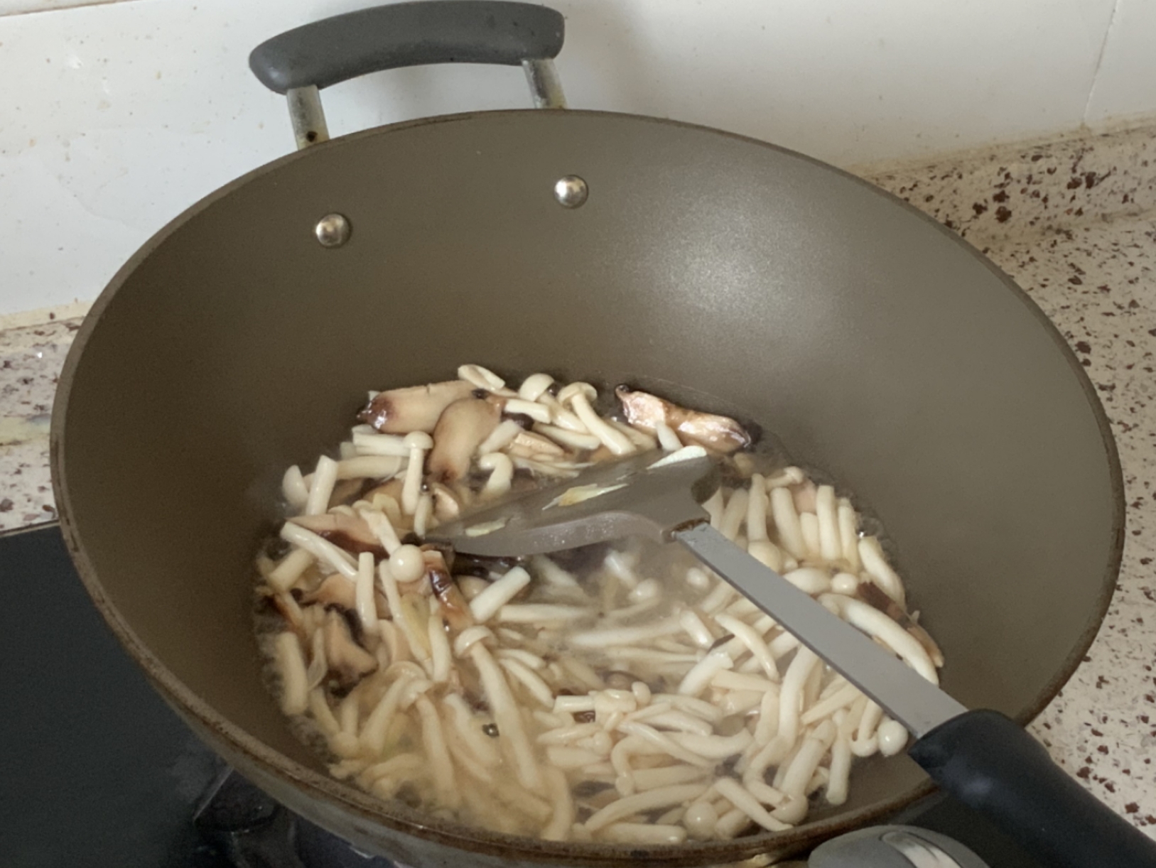 鱼丸冬瓜菌菇汤（新手）的做法 步骤5
