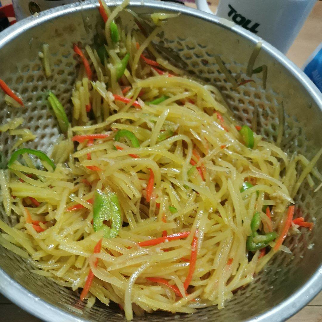 凉拌土豆丝，爽口开胃