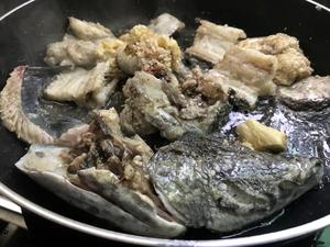 【顺德厨娘】生鱼两味，野葛菜煲生鱼汤，炒生鱼片的做法 步骤3