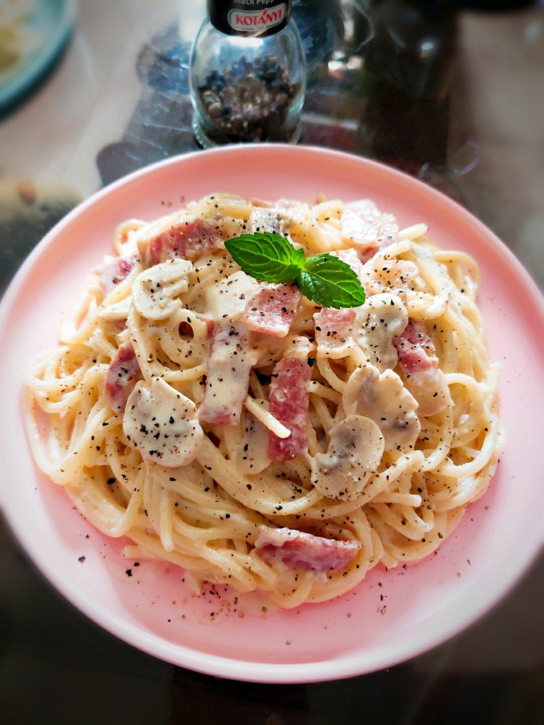 奶油培根蘑菇意面