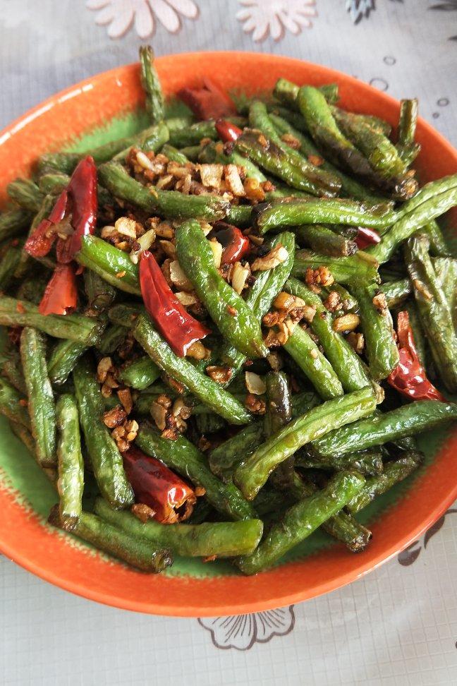他是吃货做的素干煸豆角