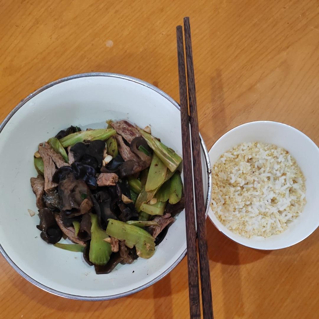 莴笋木耳炒肉