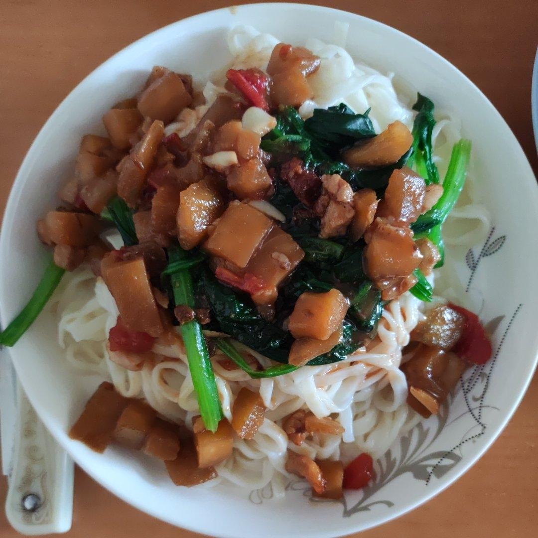 茄子肉丁打卤面