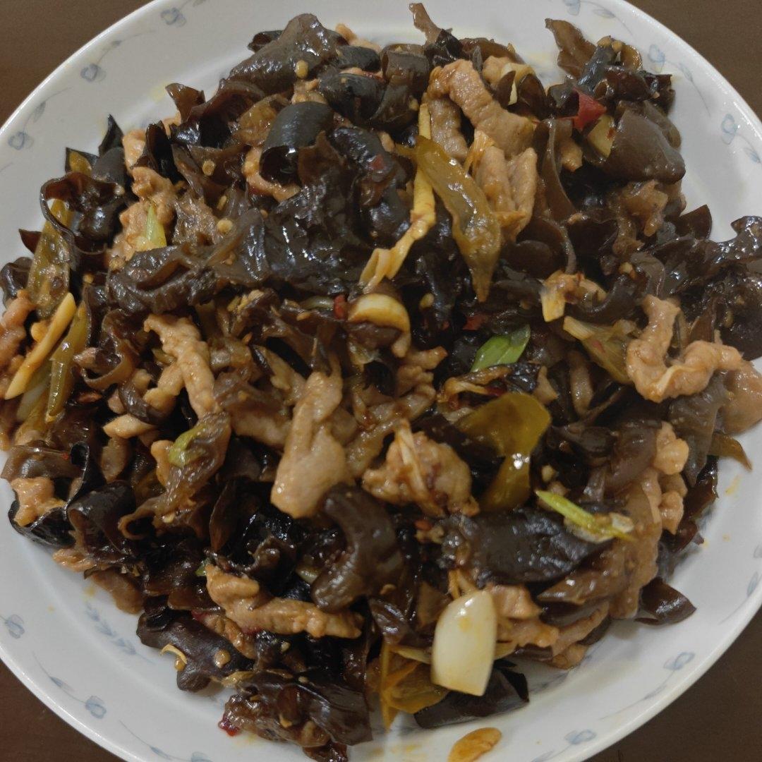 泡椒木耳炒肉丝