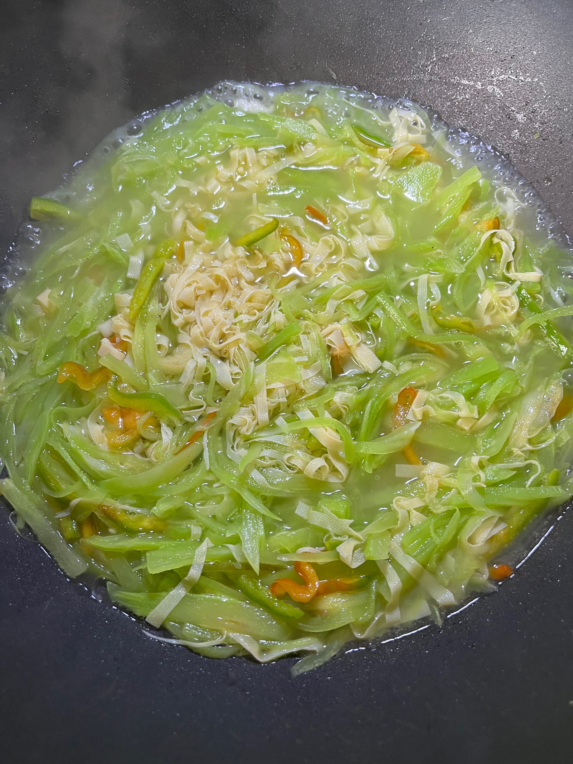 莴笋丝豆皮汤的做法 步骤5