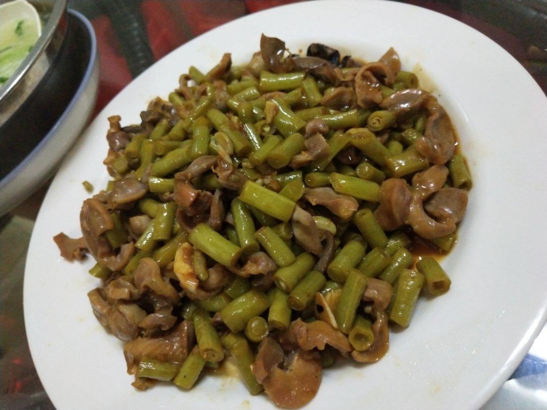 酸豆角炒鸡胗