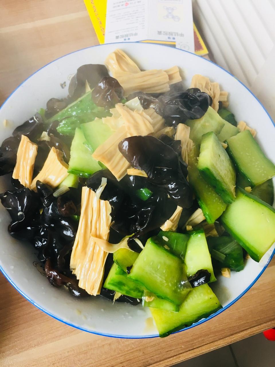 腐竹木耳黄瓜炒