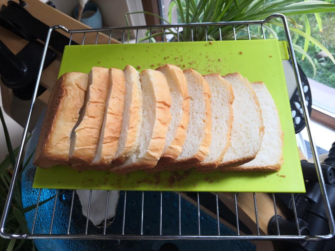 做一次就成功的牛奶吐司面包（手和面揉出手套膜）最后附全麦吐司