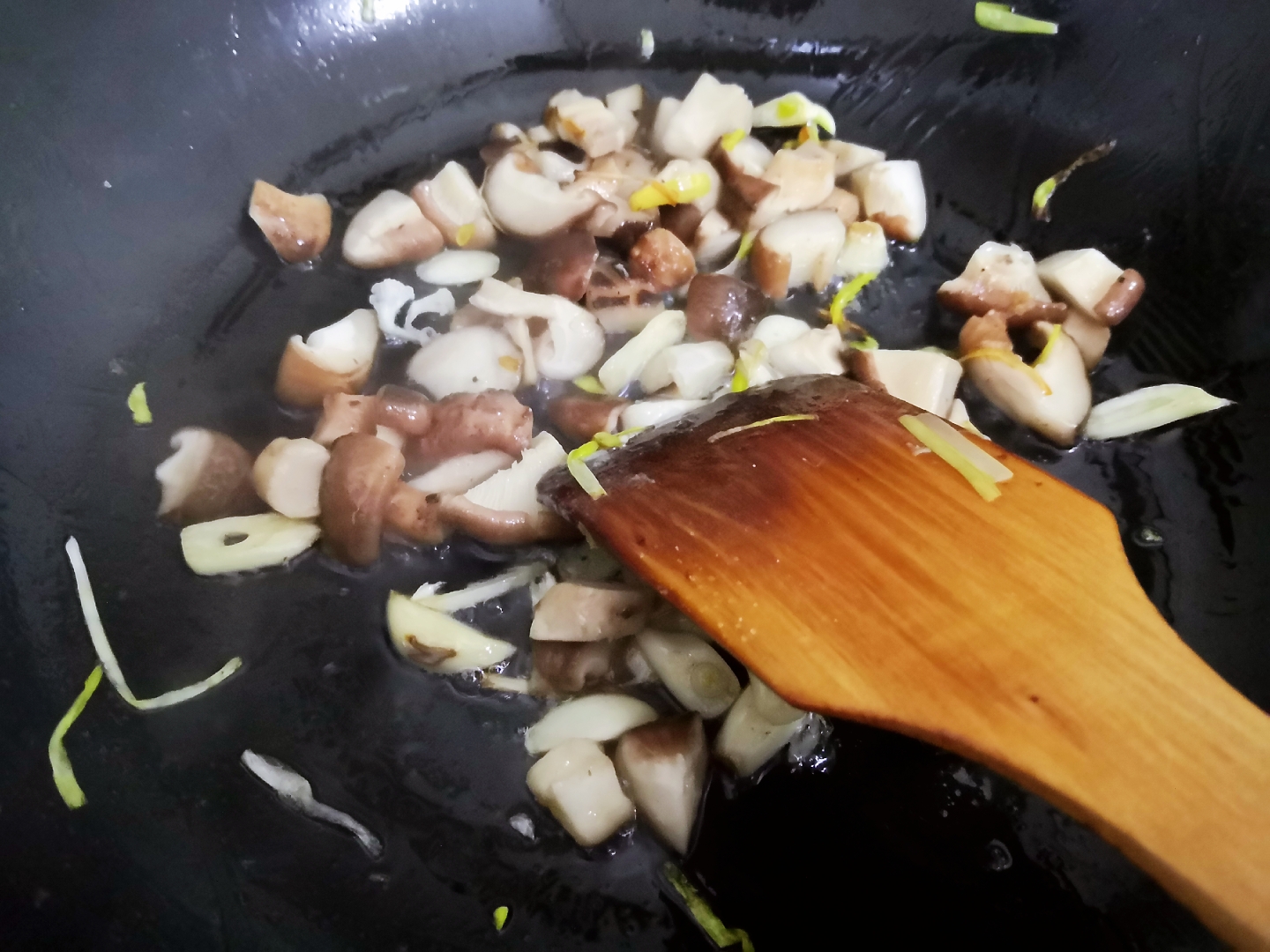 减脂素炒香菇塔菜的做法 步骤1