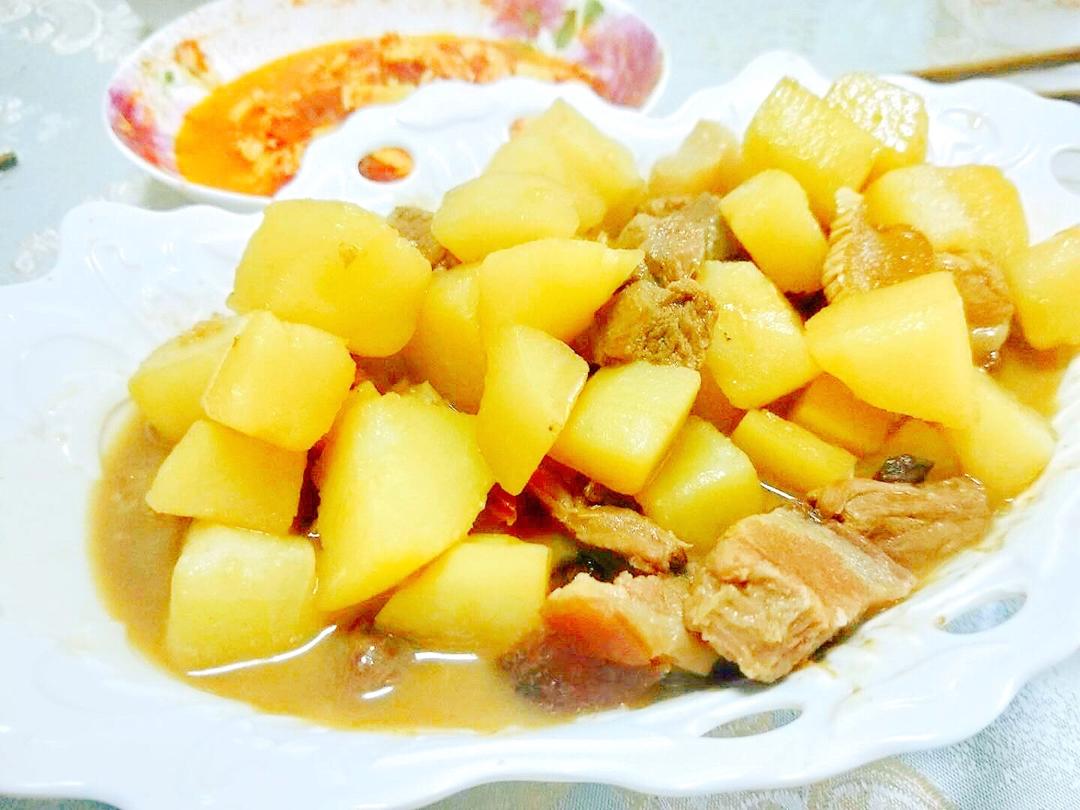 红烧肉炖土豆