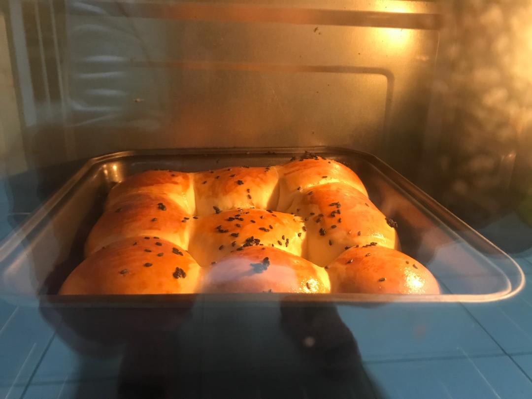 大人小孩都爱不释口的【蜂蜜牛奶小餐包】