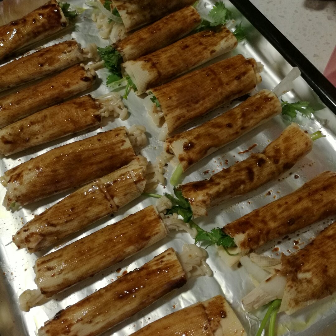 烤豆腐皮卷金针菇