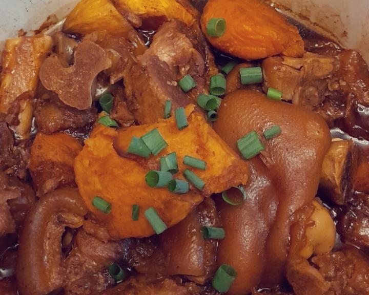 【红烧猪手炖红薯】的做法