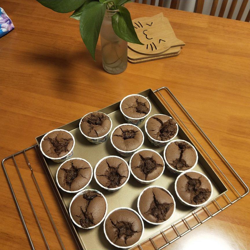 超润可可纸杯蛋糕