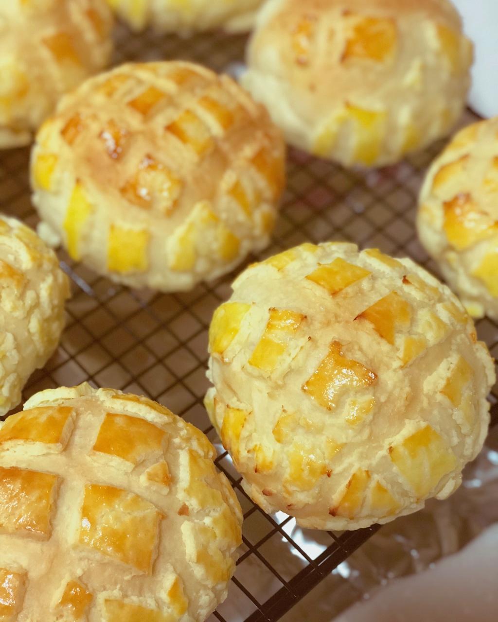 好吃到炸裂的港式菠萝包（附带制作酥皮的小视频）