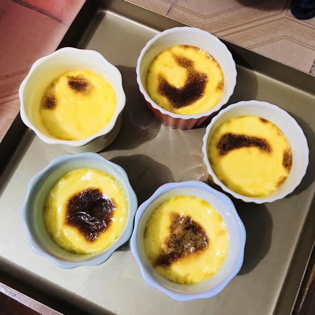 Crèmebrulée。法式烤布雷。焦糖布丁。