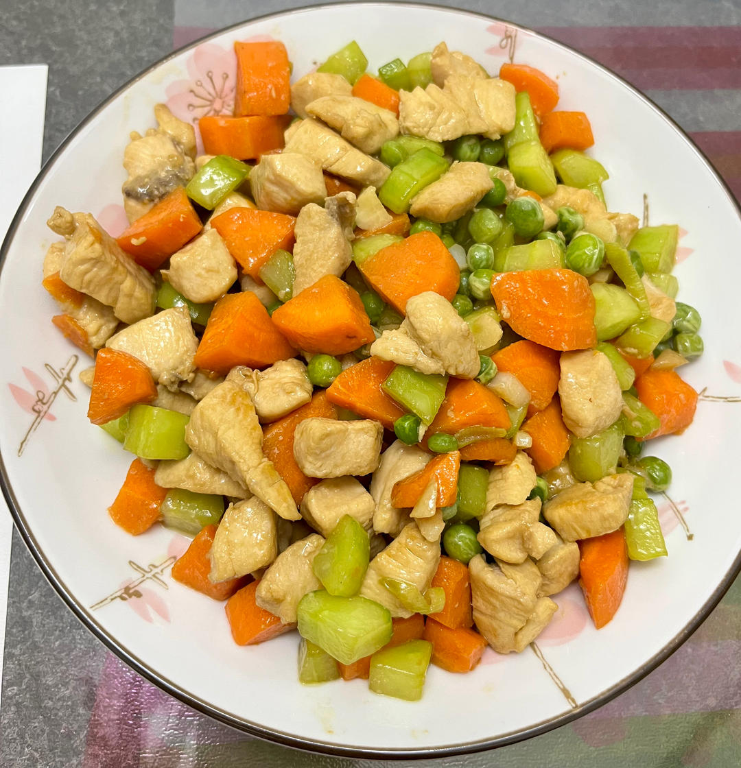 低脂低卡‼️好吃不胖的黄瓜胡萝卜炒鸡丁