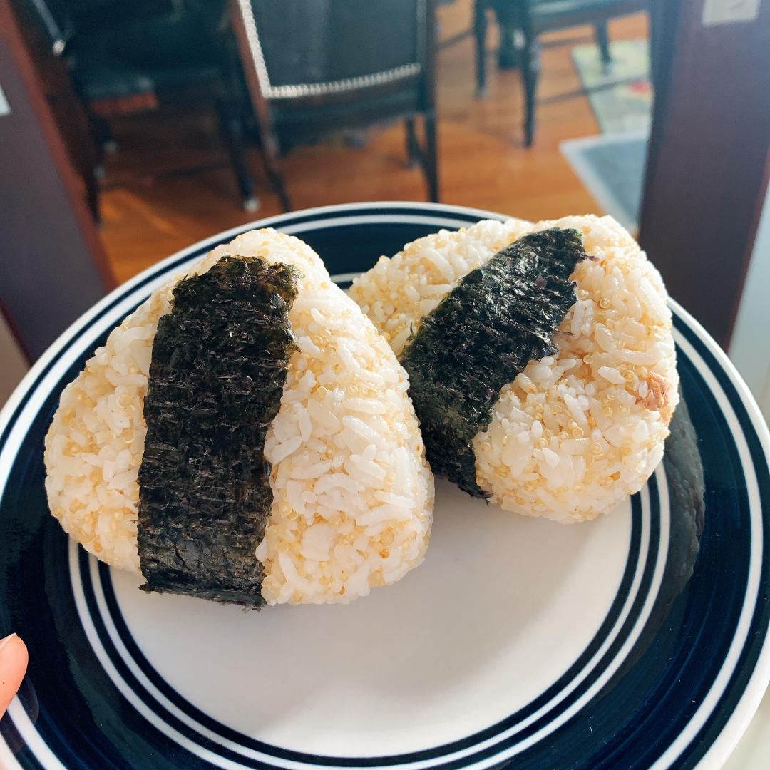 等下想睡张继科做的手握三角夹心藜麦饭团【健康一手握】