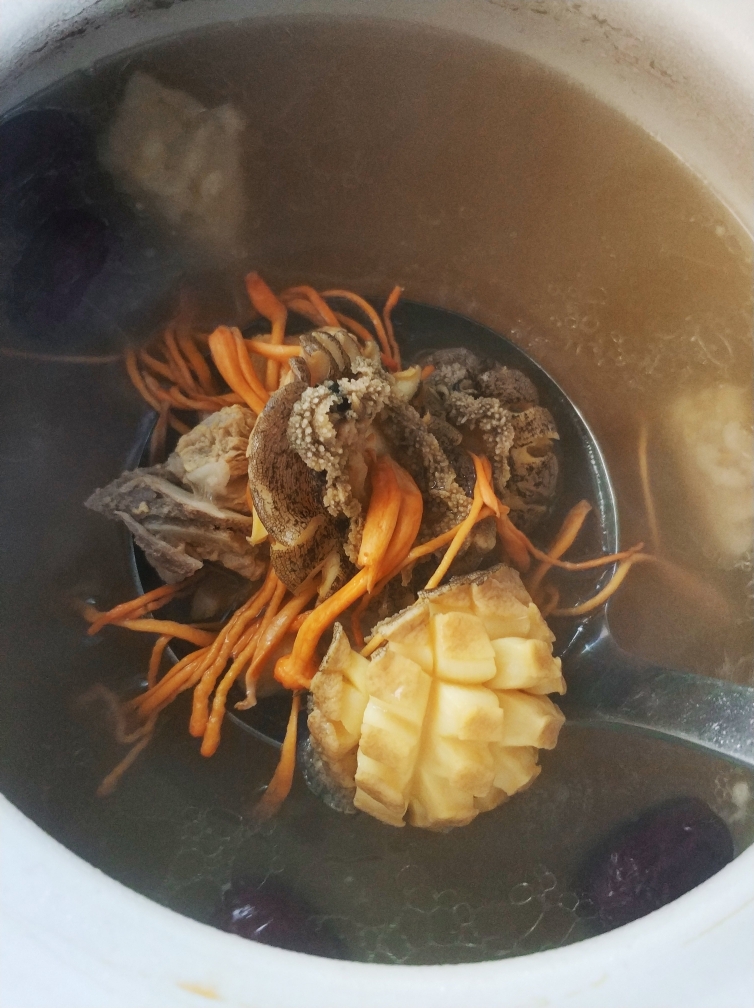 鲍鱼排骨汤的做法