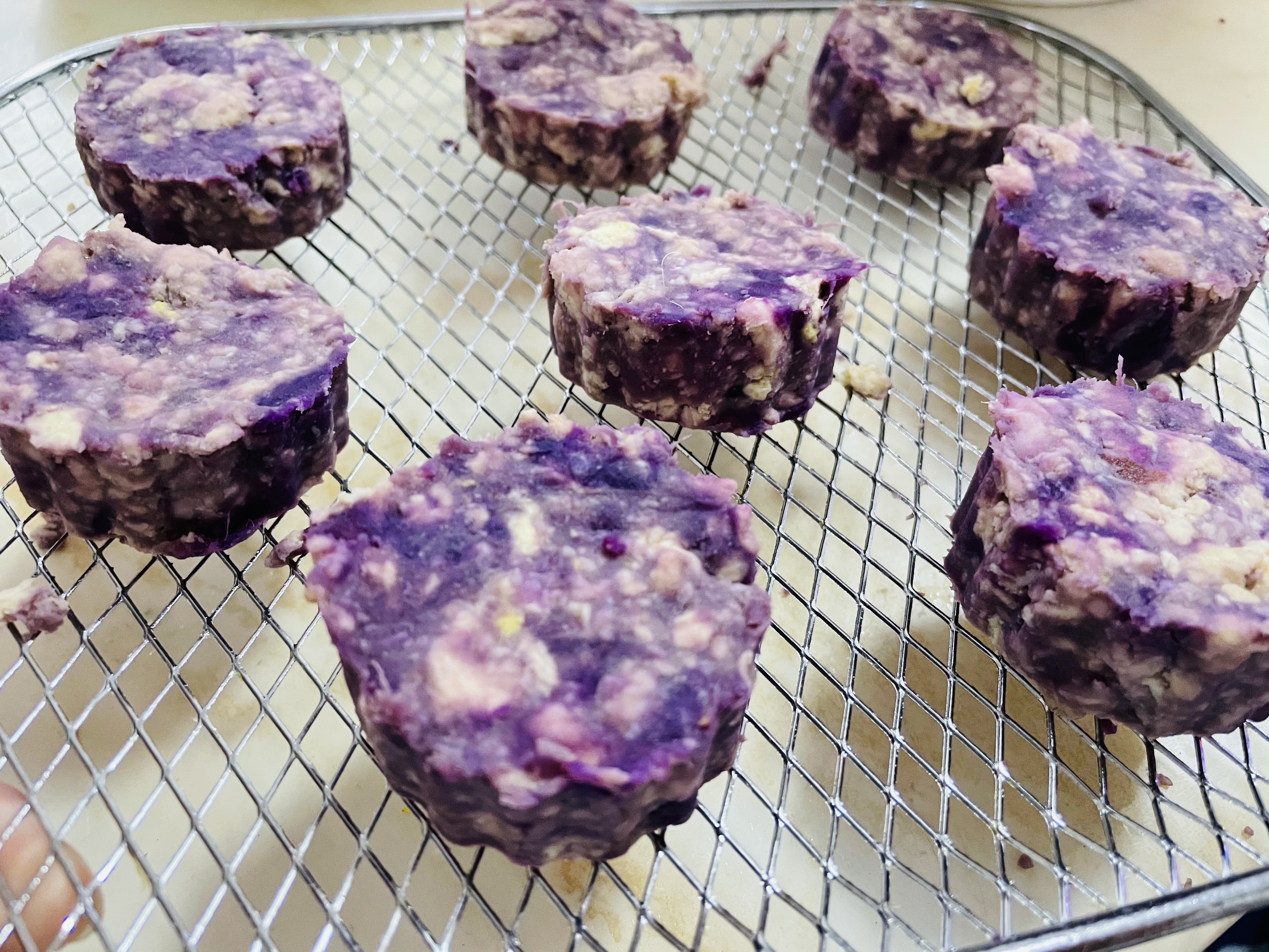 宠物零食-紫薯蛋黄肉饼的做法