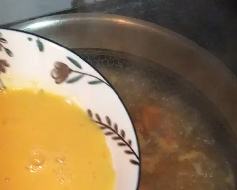 你真的会做「西红柿鸡蛋汤」吗？教你一招，蛋花漂亮超好喝！的做法 步骤17