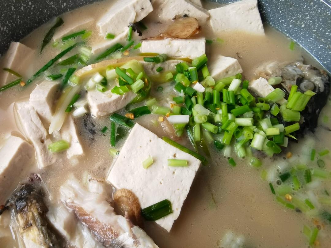 奶白鲫鱼豆腐汤|一条鱼最后的温柔