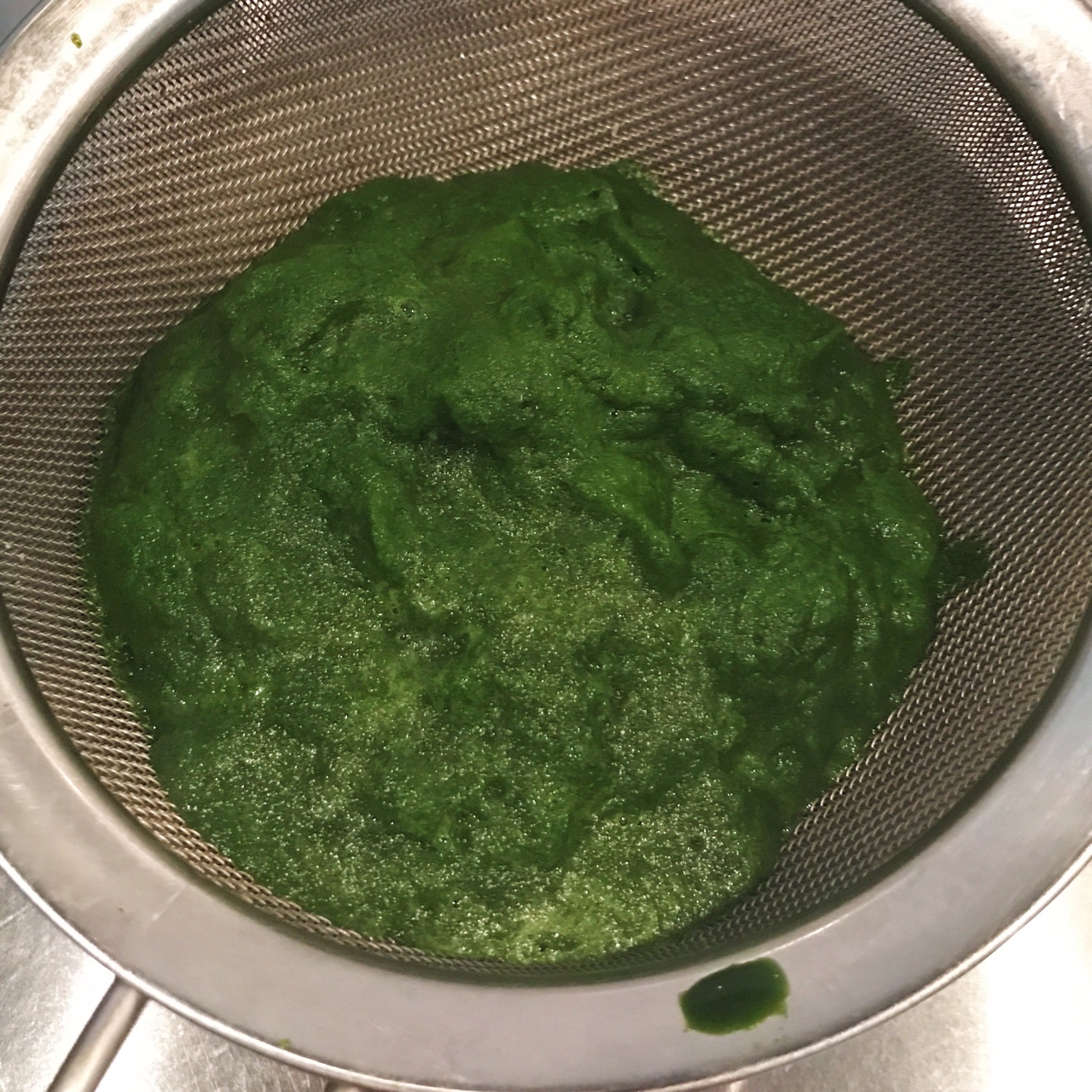 斑兰（香兰）蛋糕/绿蛋糕（新鲜斑兰叶汁的做法 步骤2