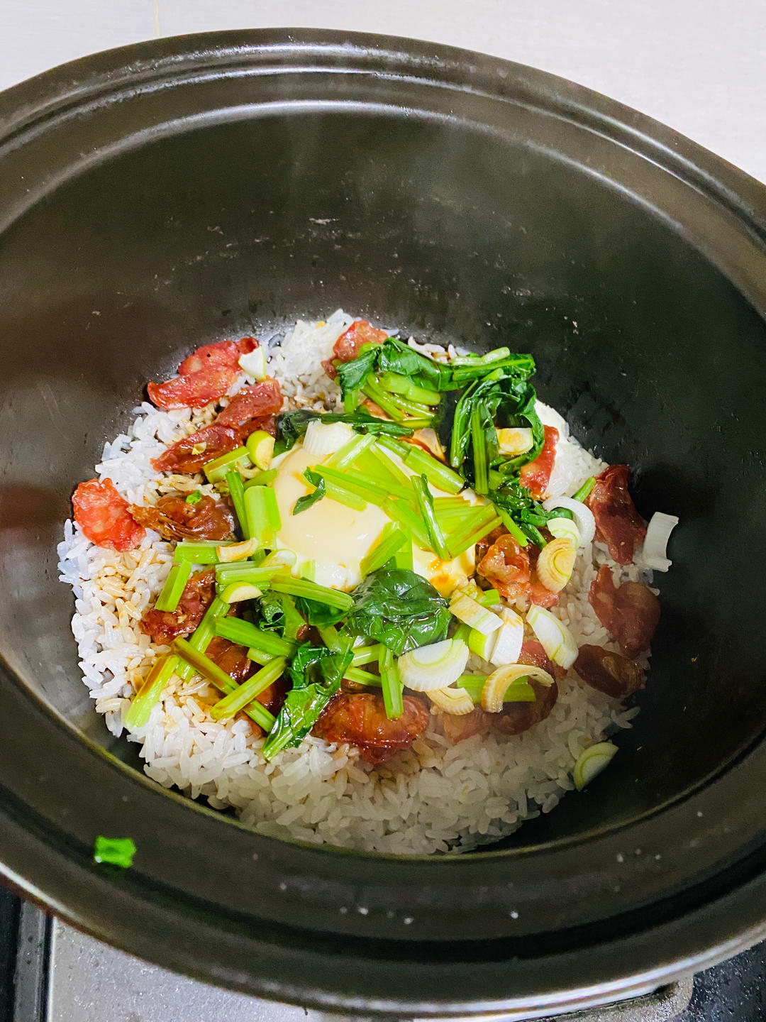 保姆级的「腊味煲仔饭2.0」加强版来了，地道老广味～