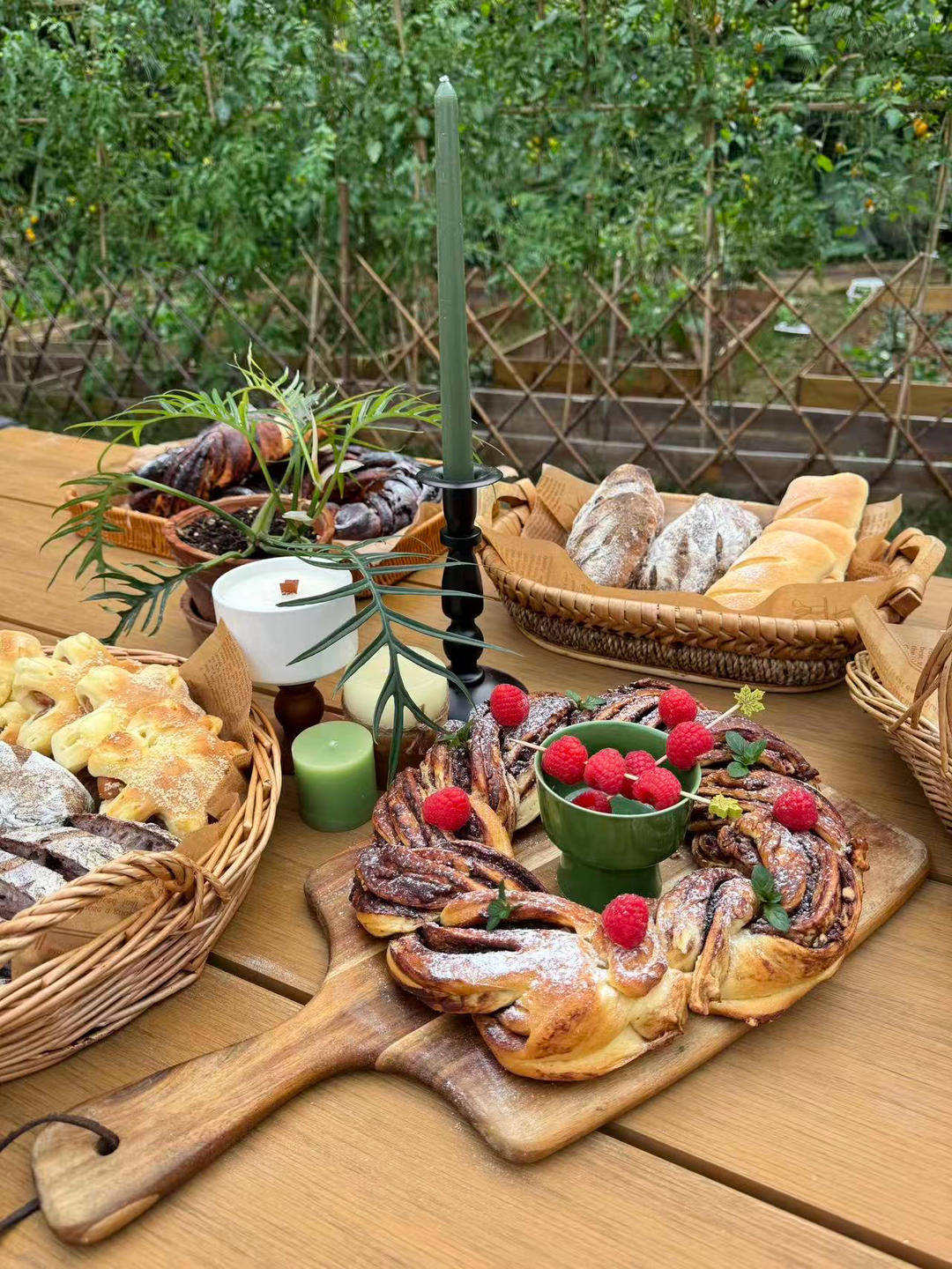 圣诞巧克力坚果麋鹿花环面包