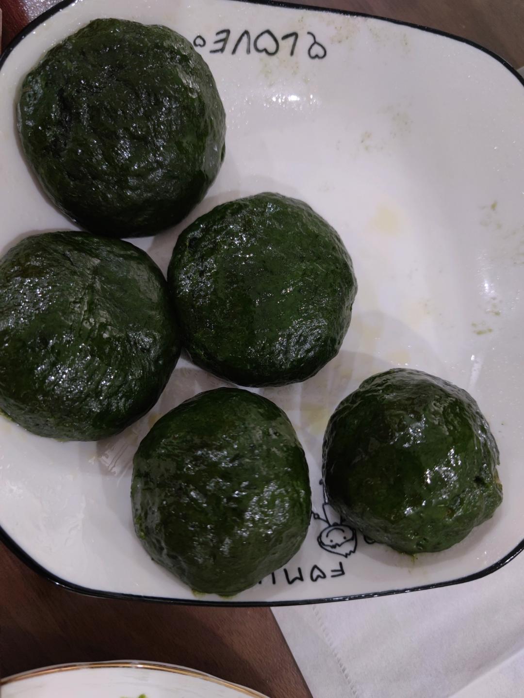 清明必吃的艾草青团