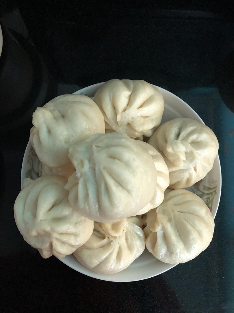 松软多汁的肉包子