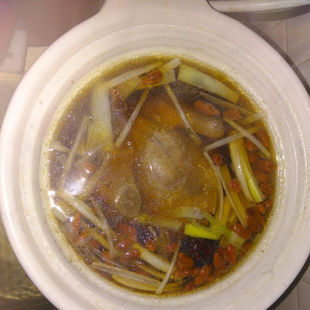 金猫咪食堂-滋补乳鸽汤