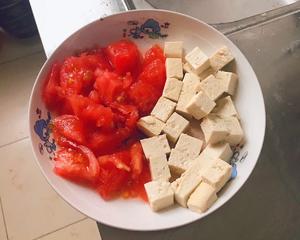 宝宝👶辅食— 番茄🍅豆腐三文鱼🍣意面🍝的做法 步骤2