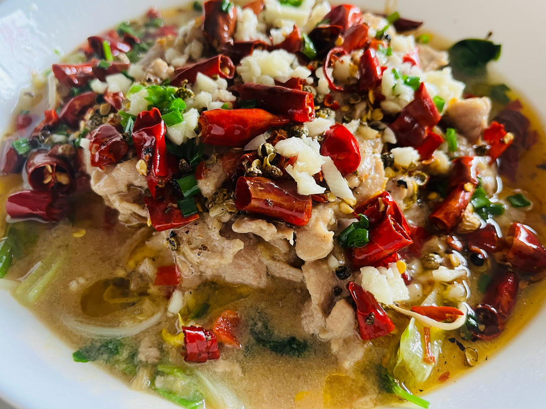 厨师长教你：“水煮肉片”的正宗做法，这味道真的很四川