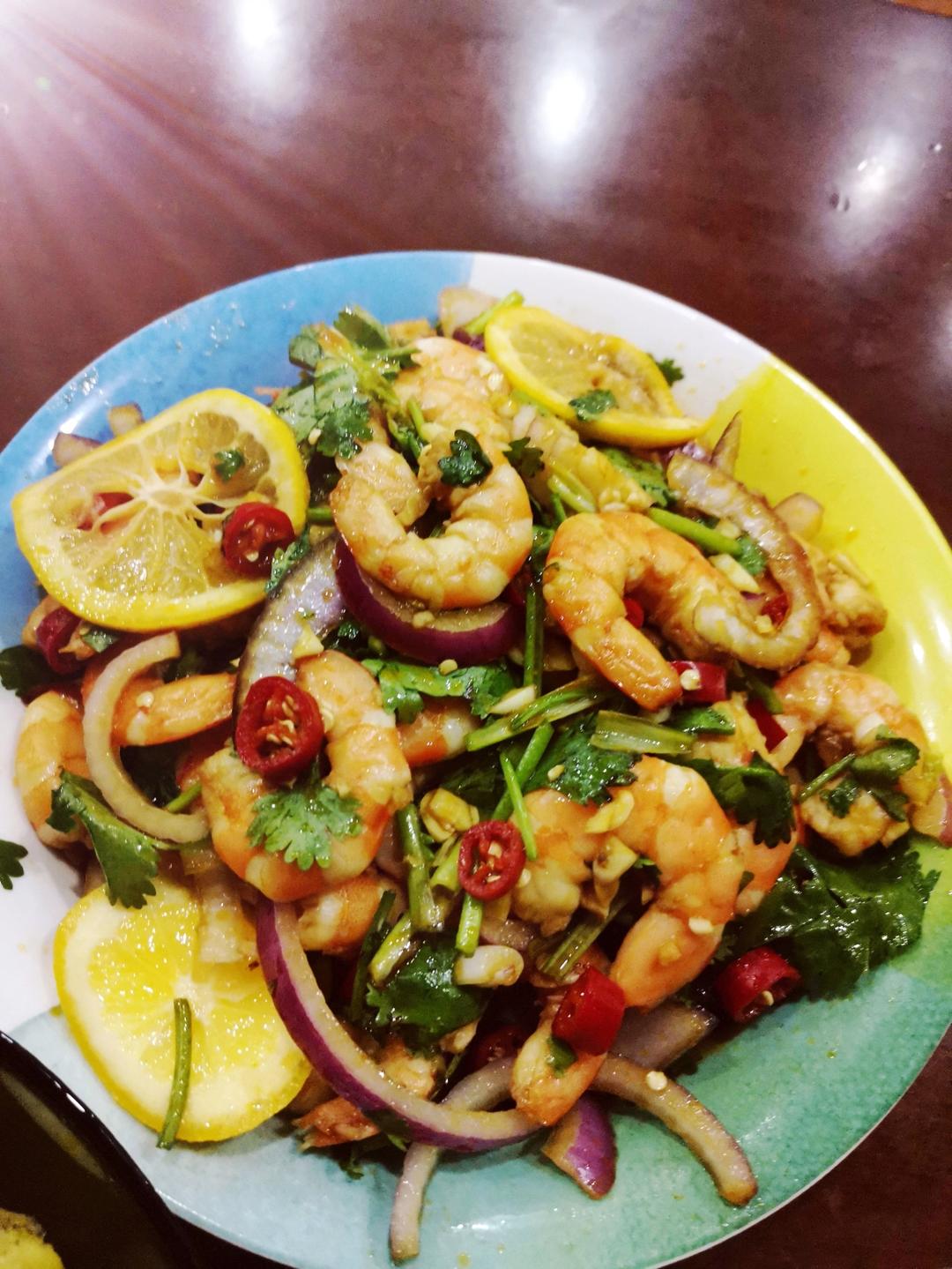 鲜嫩爽口，低脂低卡的酸辣柠檬虾，爆好吃