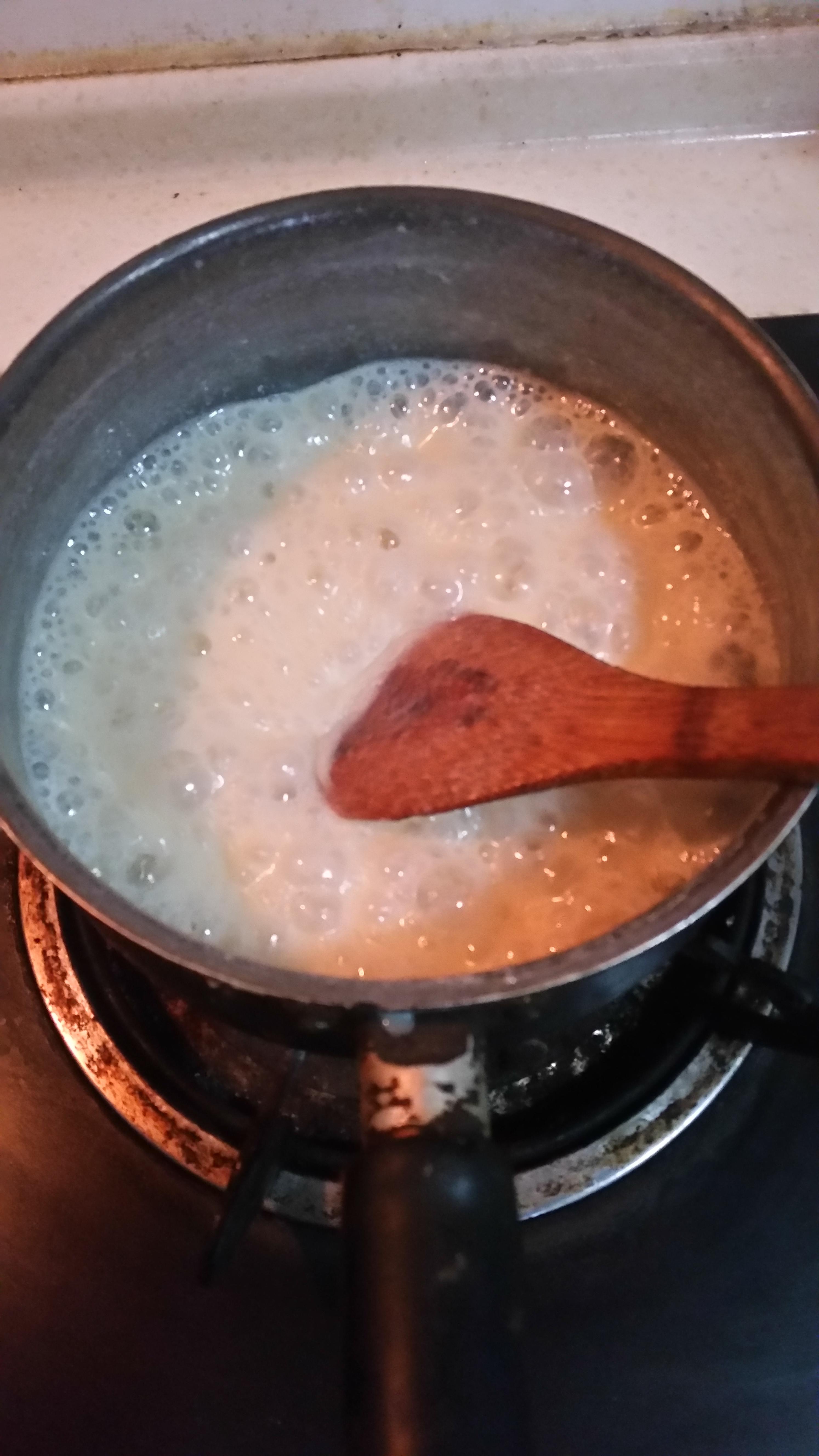 喝不完的牛奶快速做炼乳----- 手工自制炼乳的做法 步骤3