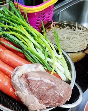 胡萝卜牦牛肉包的做法 步骤2