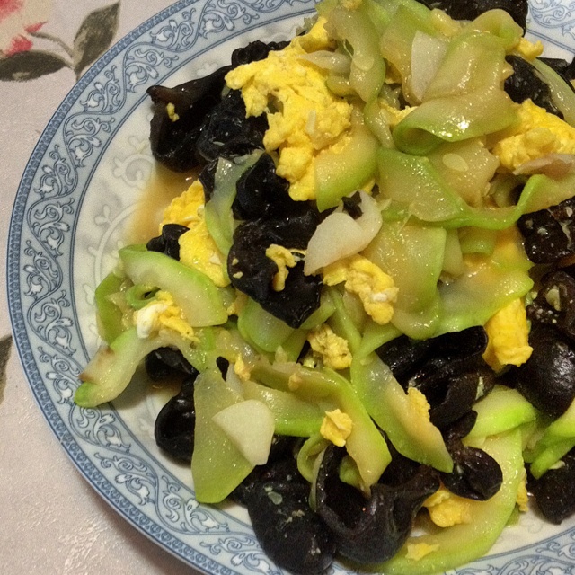 西葫芦木耳炒蛋