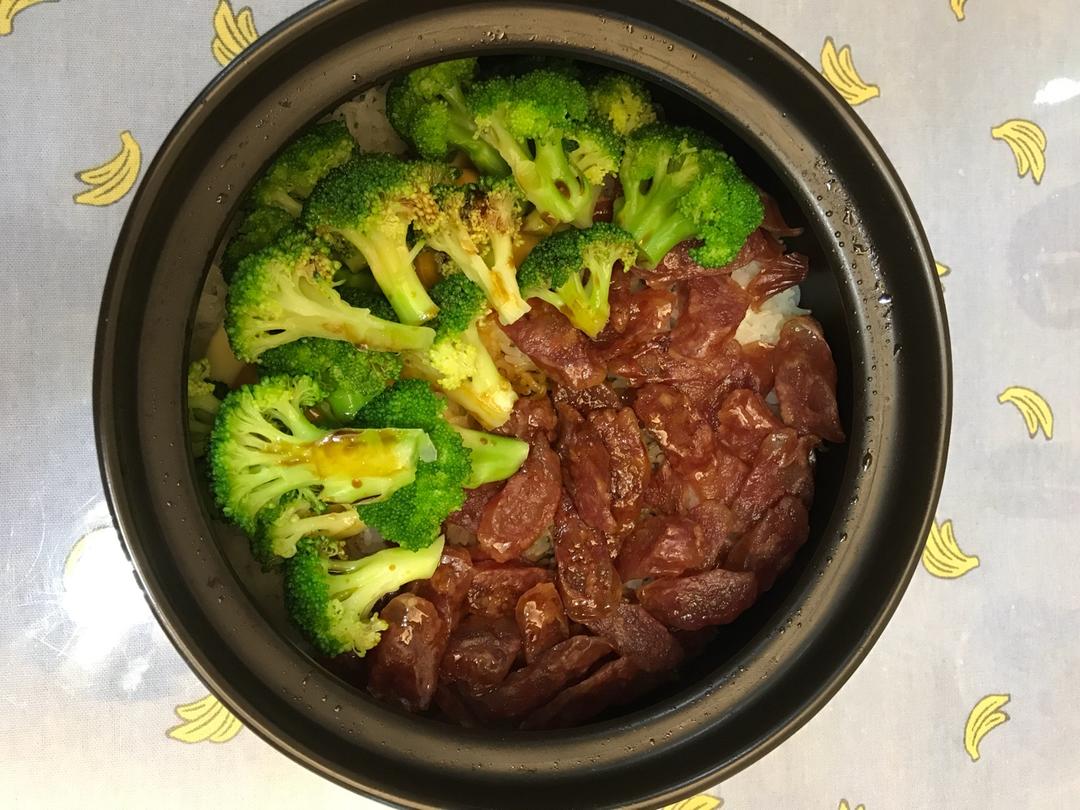 广式腊味煲仔饭