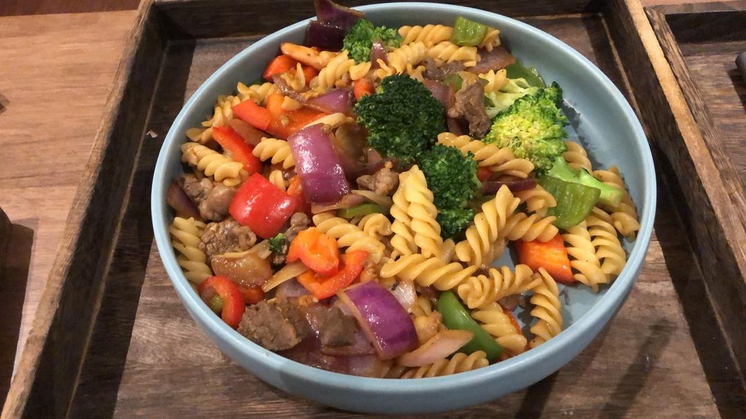 彩椒牛肉意面