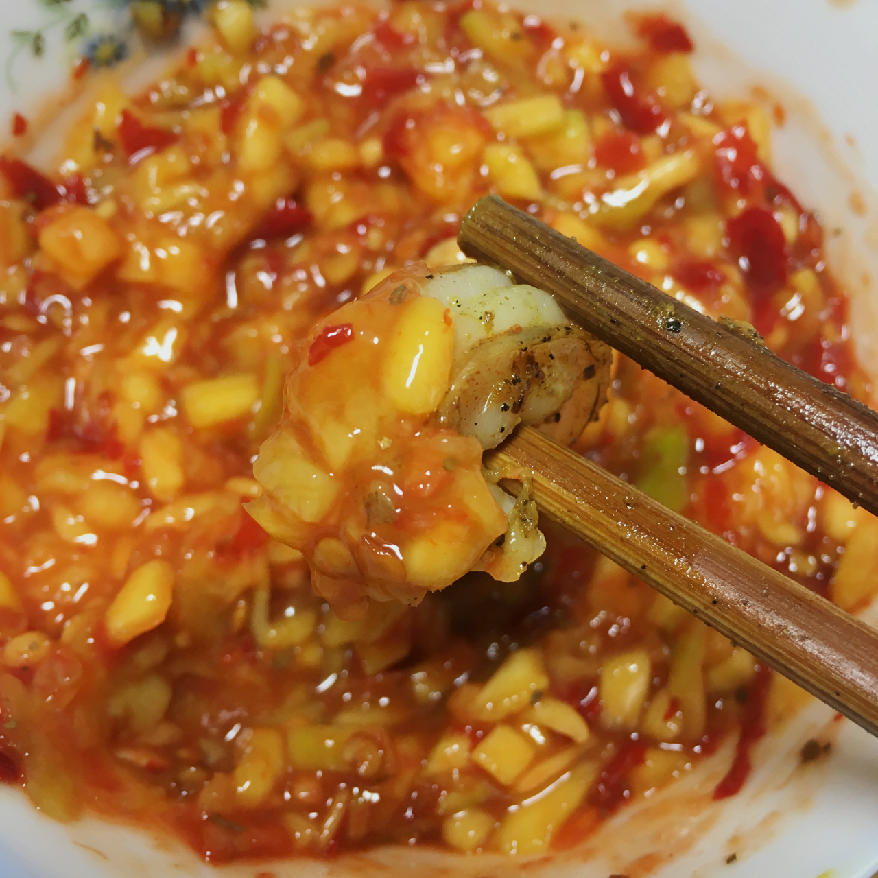 虾配芒果酸辣酱，酸辣开胃泰式小菜