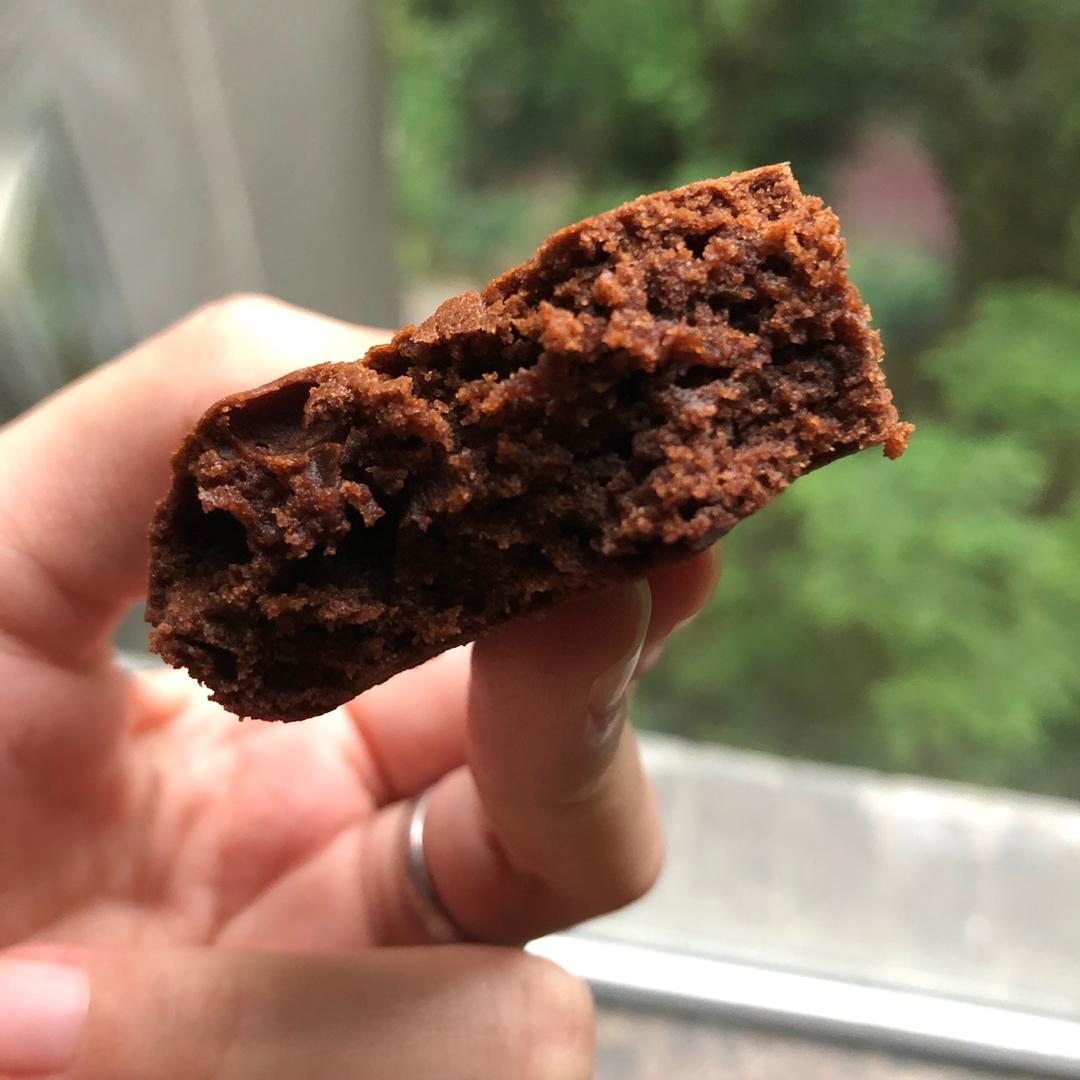 香味浓郁的巧克力布朗尼蛋糕